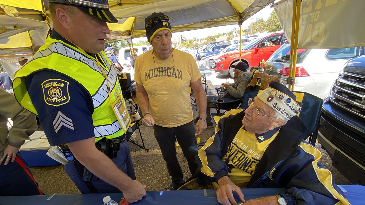 elfring speaking with police and chuck